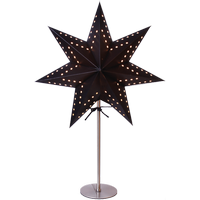 Декорація у формі великої різдвяної ялинки з поїздами і бгатьма деталями. 